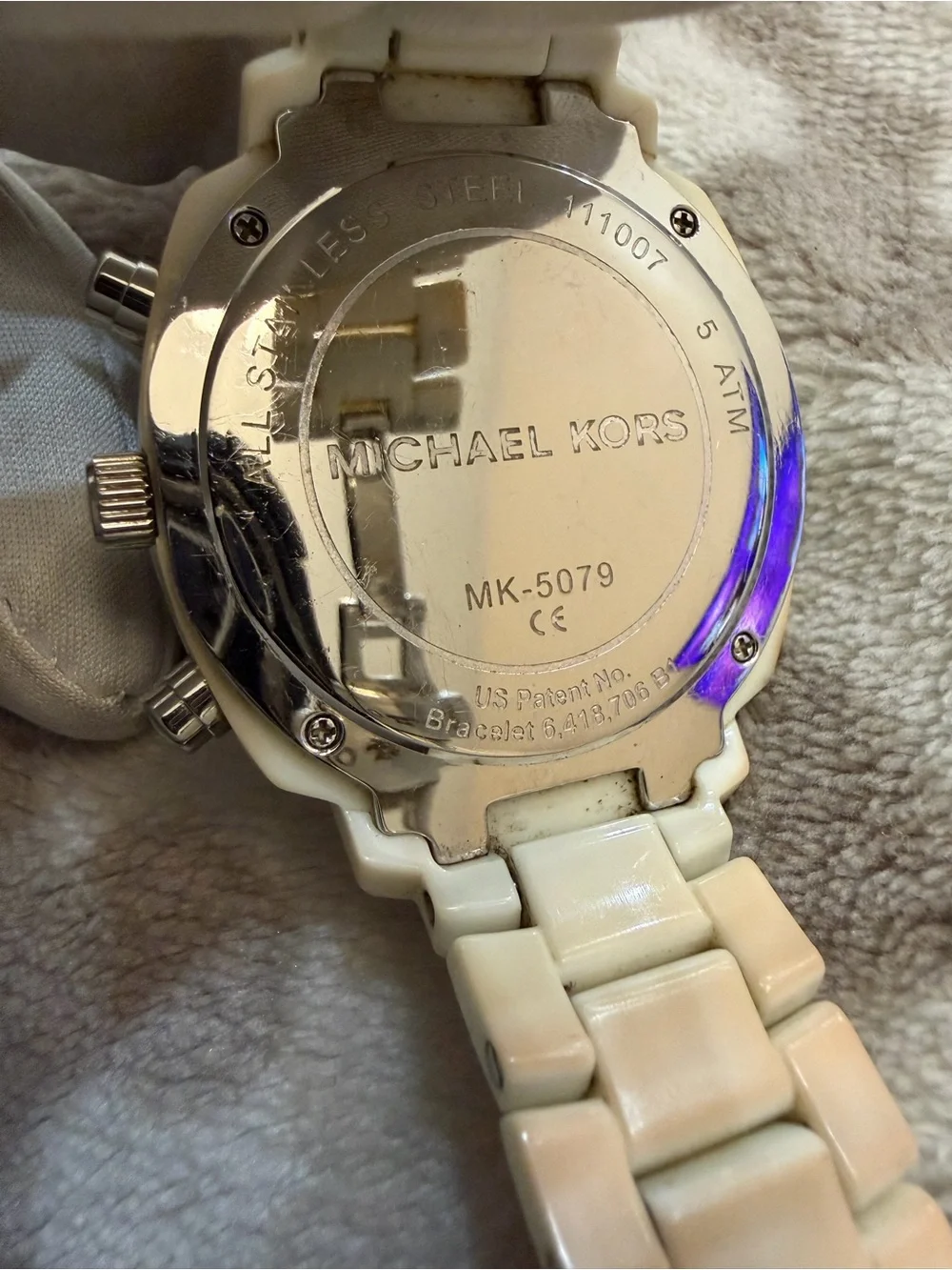 Michael Kors MK-5079 Runway Chronograph Mother of Pearl Dial Crystal Watch Runs